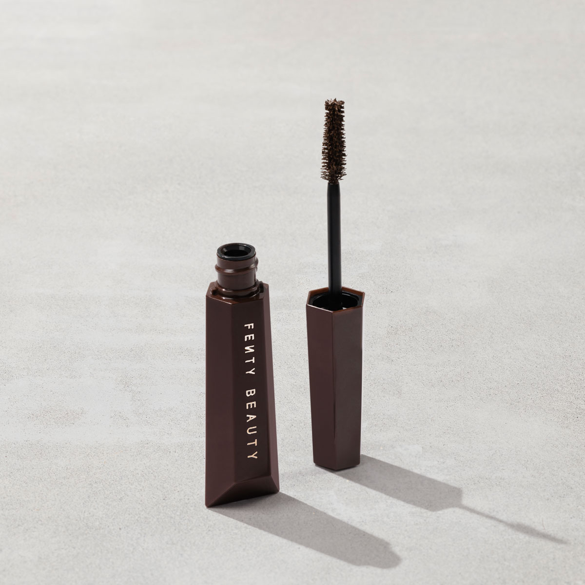 HELLA THICC VOLUMIZING MASCARA (MÁSCARA DE PESTAÑAS)
